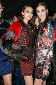 Roberto_Cavalli_Fall_2013_Backstage_m_Ruro_Oup_Le_Qx.jpg