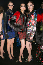 Roberto_Cavalli_Fall_2013_Backstage_r7ec_XNq_MTv_Gx.jpg