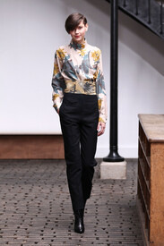 Christophe Lemaire Fall 2013 Lq-x3yawQNcx.jpg