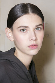 Felipe Oliveira Baptista Fall 2013 Backstage pQgQKh0DuwPx.jpg