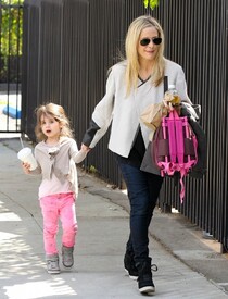 sarahmichellegellar_022113_01.jpg