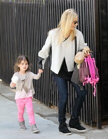 sarahmichellegellar_022113_06.jpg