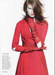 Harpers_Bazaar_Brasil_Mar_o2012_Lovani_Pinnow_ph_Gui.jpg