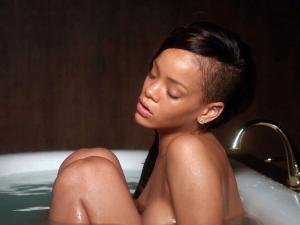 Rihanna Stay_32.jpg