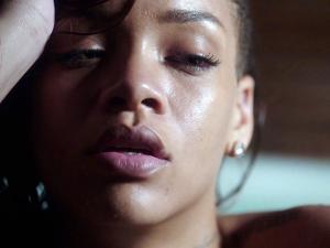 Rihanna Stay_41.jpg