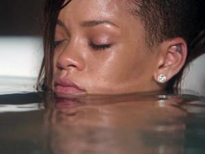 Rihanna Stay_44.jpg