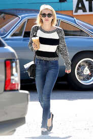 EmmaRoberts02122014OutinWestHollywood8.jpg