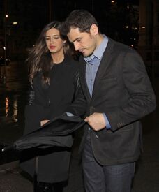 1390639-iker-casillas-et-sa-compagne-sara-orig-2.jpg