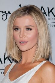 Joanna Krupa020615 04.jpg