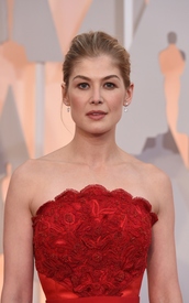 Rosamund Pike 09.jpg