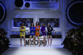 Moschino-RTW-FW15-Milan-3832-1424982840-bigthumb.jpg