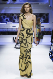 Moschino-RTW-FW15-Milan-4236-1424983414-bigthumb.jpg