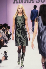 Anna_Sui_-_Fall_Winter_1995_1996_Fashion_Antholo.jpg