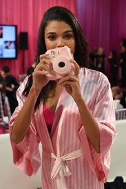 daniela-braga-2015-victorias-secret-fashion-show.jpg