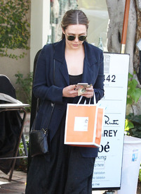 Elizabeth Olsen is spotted shopping on Melrose in Los Angeles_03.jpg