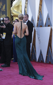 Rachel McAdams - Oscars 2016-12.jpg
