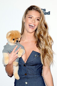 Nina Agdal Sports Illustrated Experience Friday 9UZcJs8DIFKx.jpg