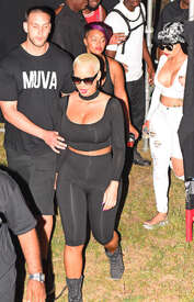 Amber-Rose-and-Black-Chyna-at-the-party-in-Trinidad--20.jpg