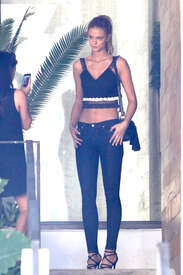 Kate-Bock-in-Skinny-Jeans--10.jpg