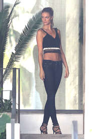 Kate-Bock-in-Skinny-Jeans--17.jpg