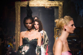 Moschino Fall 2016 HHeK5s5b89qx.jpg