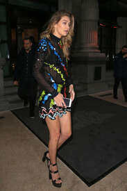 Gigi-Hadid-in-Mini-Dress--06.jpg