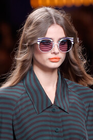 Fendi Fall 2016 Details pafHDqcJ2BGx.jpg