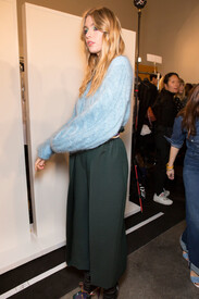 Fendi Fall 2016 Backstage 2yfhY1w6ftcx.jpg