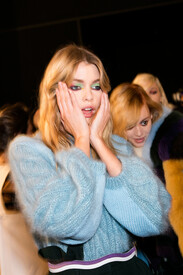 Fendi Fall 2016 Backstage 475Ob-PFgawx.jpg
