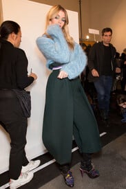 Fendi Fall 2016 Backstage bPAglobY8LUx.jpg