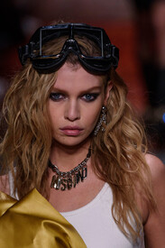Moschino Fall 2016 Details 9sQ0S1m8p2Sx.jpg