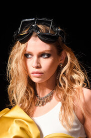 Moschino Fall 2016 Details imW2nPf8rqAx.jpg