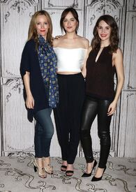 alison-brie-dakota-johnson-and-leslie-mann-at-aol-build-speaker-series-in-new-york-02-04-2016_16.jpg