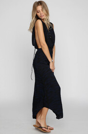 indah-pamela-maxi-navy-blue-black_E1Y2458_2.jpg