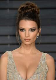 Emily Ratajkowski  019.jpg