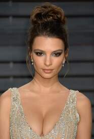 Emily Ratajkowski  035.jpg