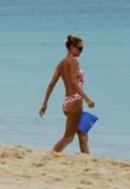 th_Celebutopia_Uma_Thurman_on_holiday_in_the_Caribbean_07.jpg