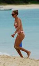 th_Celebutopia_Uma_Thurman_on_holiday_in_the_Caribbean_33.jpg