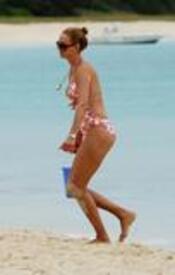 th_Celebutopia_Uma_Thurman_on_holiday_in_the_Caribbean_34.jpg