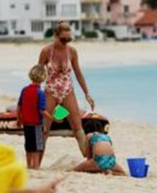 th_Celebutopia_Uma_Thurman_on_holiday_in_the_Caribbean_37.jpg