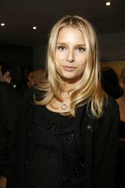 2007March21VersaceSS_DXP_032107HSoukapova_032107.jpg