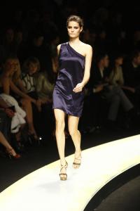 High_20Quality__20Runway_20Pictures_20Versace_20Fall_Winter_202008_2009_20Womens_20_260__jpg.jpg