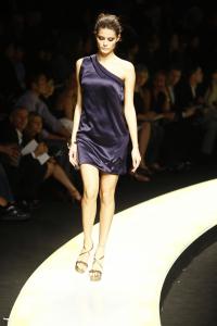 High_20Quality__20Runway_20Pictures_20Versace_20Fall_Winter_202008_2009_20Womens_20_263__jpg.jpg