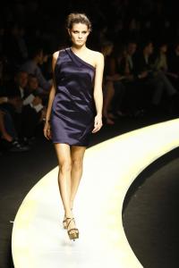 High_20Quality__20Runway_20Pictures_20Versace_20Fall_Winter_202008_2009_20Womens_20_267__jpg.jpg