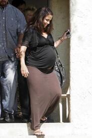 halle-berry-belly-3148-11.jpg