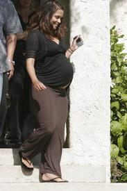 halle-berry-belly-3148-10.jpg