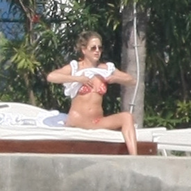 celeb-city.org_Jennifer_Aniston_-bikini_candids1.jpg