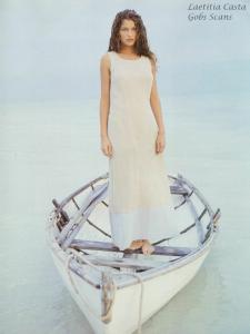 laetitia_casta_boat_balance_beauty_oNASFfl.jpg