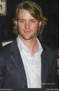 jesse_spencer_2007_mtv_video_music_awards_red_carpet_1i6Ijl.jpg