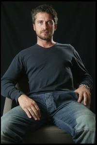 Gerard_Butler___Martin_Pope_Photoshoot_11lj_hireshotties.jpg